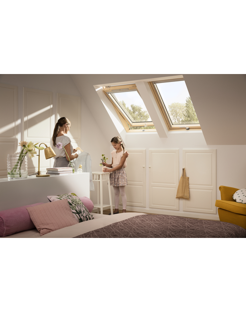 Zdjęcie: Okno GZL 1051B drewniane otwierane od dołu, 78x140 cm VELUX